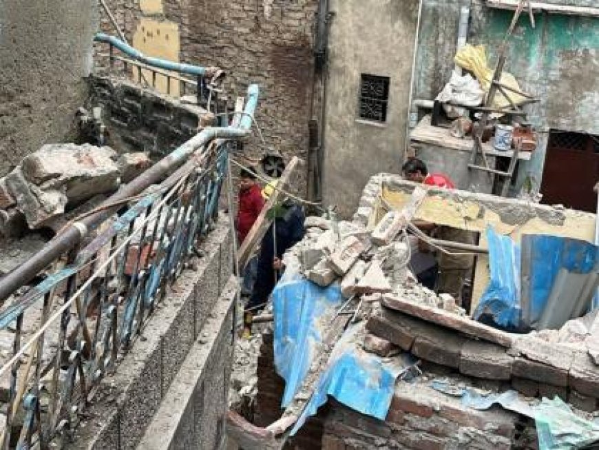 दिल्ली के करोल बाग से बुरी ख़बर, एक ईमारत गिरने से चार लोगों की मौत।