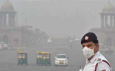 दिल्ली कि हवा में फिर घुला ज़हर, दिल्ली में सांस लेना हुआ मुश्किल।