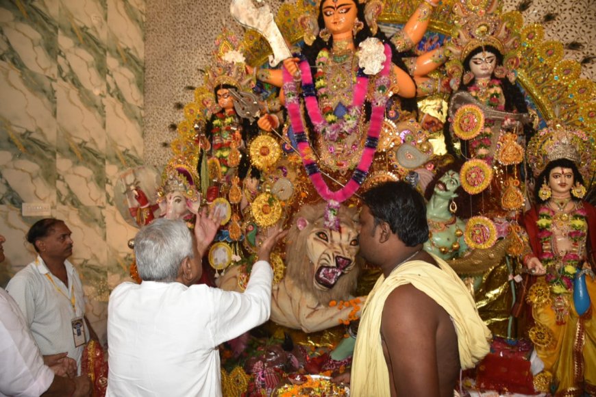 मुख्यमंत्री नीतीश कुमार ने की नवरात्रि की महाअष्टमी पूजा, मुख्यमंत्री ने मंदिर परिसर के बचे काम को जल्दी पूरा करने का दिया निर्देश।