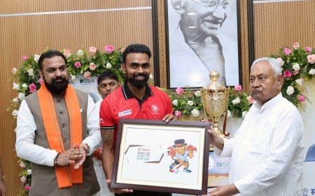 सीएम नीतीश कुमार ने हीरो एशिया कप- 2025 ट्रॉफी का किया अनावरण, हरी झंडी दिखाकर ट्राफी गौरव यात्रा का किया शुभारंभ।