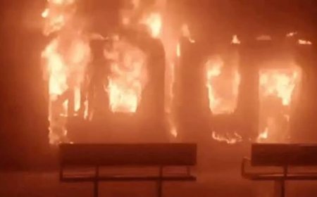 आंध्र प्रदेश में टाटानगर–एर्नाकुलम एक्सप्रेस के दो एसी कोचों में आग, एक यात्री की मौत