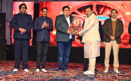 Headline:  अयोध्या सिने अवार्ड 2025 में भोजपुरी सिनेमा का भव्य जश्न, कलाकारों और सृजनकर्ताओं को मिला सम्मान