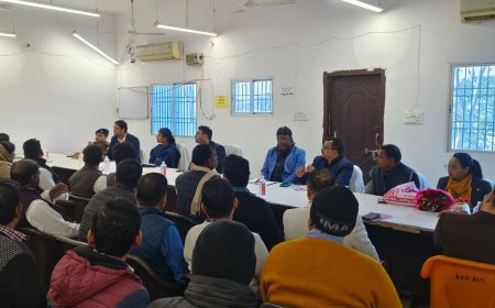 रामगढ़ प्रखंड में समस्याओं की समीक्षा बैठक: जिला पदाधिकारी ने दिए त्वरित समाधान के निर्देश