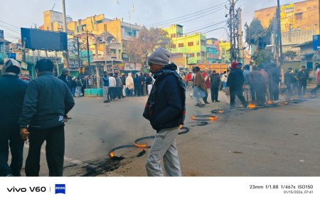 हादसा या साजिश? भभुआ एकता चौक पर शव रखकर परिजनों का प्रदर्शन, पुलिस जांच में जुटी