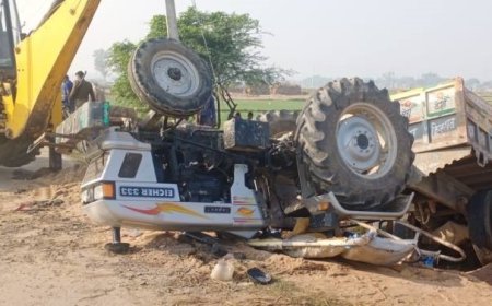 यमुना पार करते पलटी ट्रैक्टर-ट्रॉली, आठ मजदूर बाल-बाल बचे