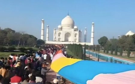 शाहजहां की जयंती पर ताजमहल में चढ़ाई गई 1720 मीटर लंबी चादर, सभी धर्मों के लोग हुए शामिल