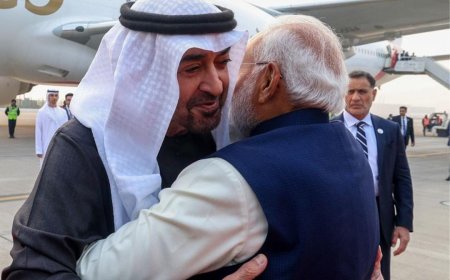 भारत पहुँचे UAE राष्ट्रपति शेख मोहम्मद बिन जायद, PM मोदी ने एयरपोर्ट पर किया गर्मजोशी से स्वागत