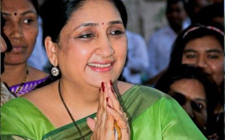 सुनेत्रा पवार बनने जा रही हैं महाराष्ट्र की पहली महिला उपमुख्यमंत्री, मुंबई पहुँचीं