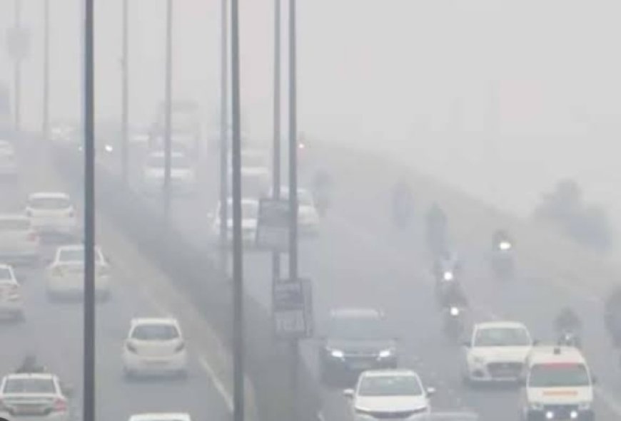 दिल्ली-NCR में शीतलहर और घना कोहरा, हवाई और रेल यातायात प्रभावित