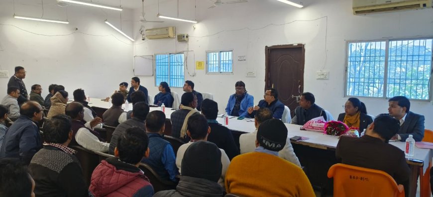 रामगढ़ प्रखंड में समस्याओं की समीक्षा बैठक: जिला पदाधिकारी ने दिए त्वरित समाधान के निर्देश