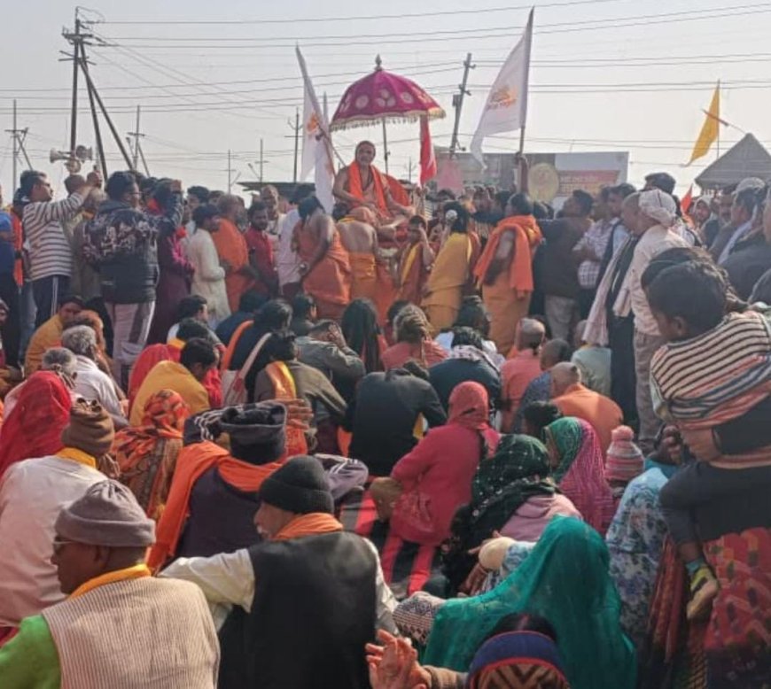 प्रयागराज: पुलिस से विवाद के बाद शंकराचार्य धरने पर बैठे, डीएम ने एक्शन का दिया भरोसा