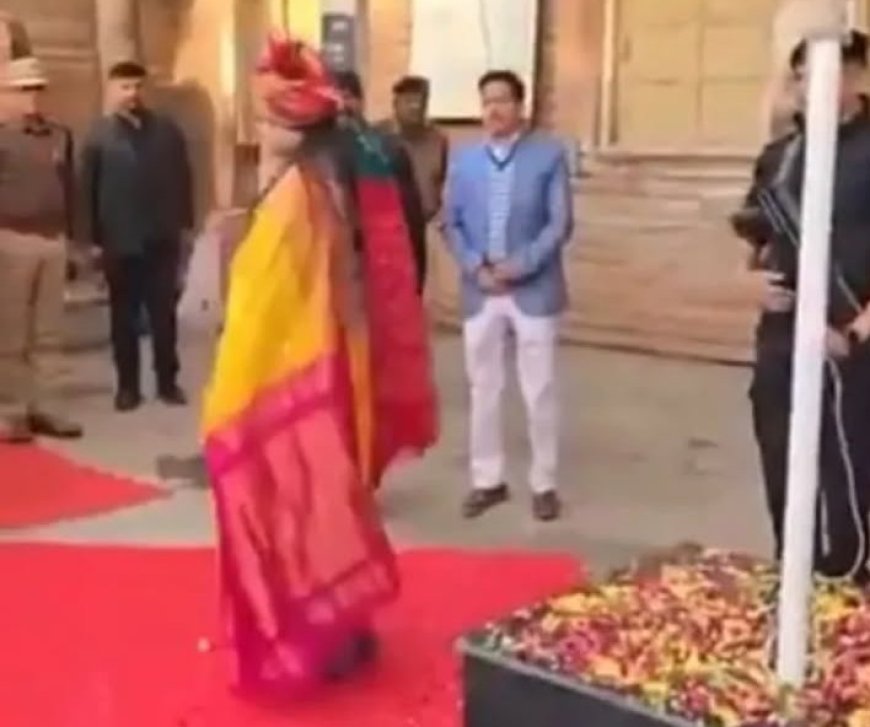 झंडा फहराने के बाद दूसरी ओर सलामी देने लगीं IAS टीना डाबी, वीडियो सोशल मीडिया पर वायरल