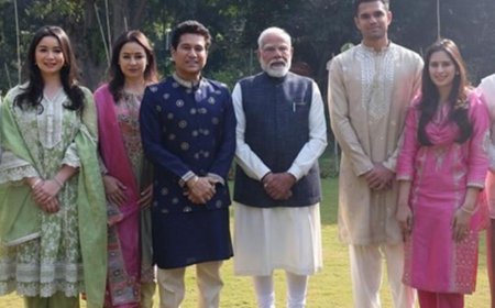 सचिन तेंदुलकर ने प्रधानमंत्री नरेंद्र मोदी को बेटे अर्जुन की शादी का दिया न्योता