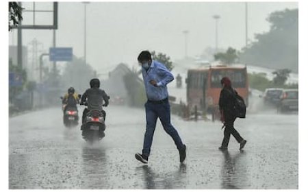 दो दिन जमकर बरसेंगे बादल! उत्तर भारत में भारी बारिश का अलर्ट, पहाड़ों पर बर्फबारी की