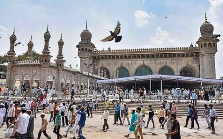 रमजान से पहले मक्का मस्जिद और चारमीनार में कड़ी सुरक्षा, CP ने किया निरीक्षण