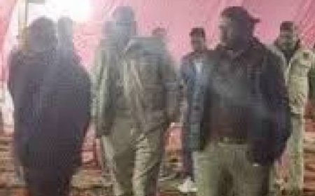 बार-बार सेल्फी लेने पर भड़का दूल्हा, स्टेज पर दुल्हन को मारी लात