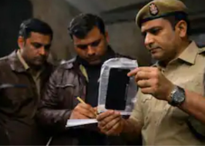 गाजियाबाद  में नया खुलासा: तीन बहनों की मौत के मामले में पिता का मोबाइल बरामद, डिजिटल साक्ष्यों की गहन जांच शुरू
