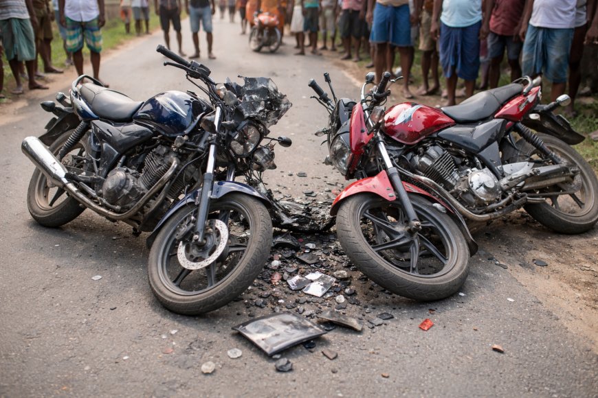 पिपरा में तेज रफ्तार का कहर: दो बाइकों की आमने-सामने टक्कर, एक गंभीर घायल