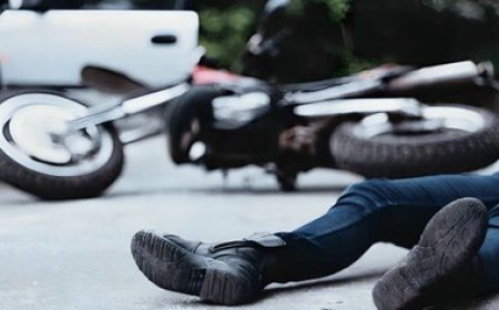 नागोल में बाइक अनियंत्रित होकर खंभे से टकराई, 17 वर्षीय छात्र की मौत