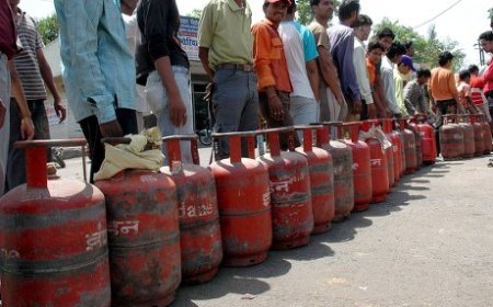 मेरठ से सहारनपुर तक गैस की किल्लत, सिलेंडर के लिए भटक रहे लोग