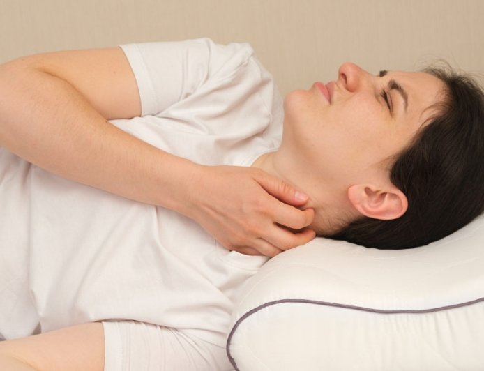 गलत तकिया आपकी सेहत के लिए खतरा: नींद खराब, दर्द और गंभीर बीमारियों का खतरा!