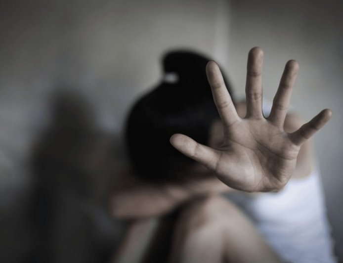 बेगूसराय में सरकारी शिक्षक की हैवानियत: छुट्टी के दिन नाबालिग छात्रा के घर पहुंचा, दुष्कर्म की कोशिश में पकड़ा गया