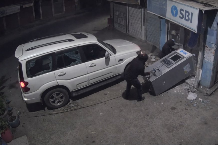 स्कॉर्पियो से आए बदमाश 5 मिनट में उखाड़ ले गए SBI का ATM, आखिर मुजफ्फरपुर पुलिस कहां थी?