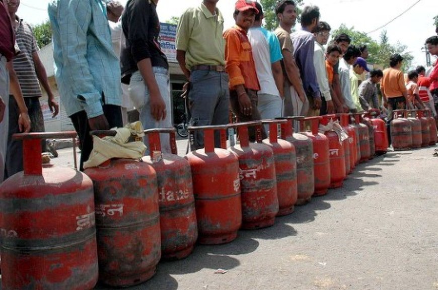 मेरठ से सहारनपुर तक गैस की किल्लत, सिलेंडर के लिए भटक रहे लोग