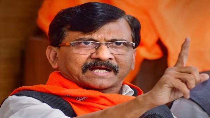 महाराष्ट्र की राजनीति पर बयान देते हुए संजय राउत। | Source: Pinterest महाराष्ट्र की राजनीति पर बयान देते हुए संजय राउत। | Source: Pinterest