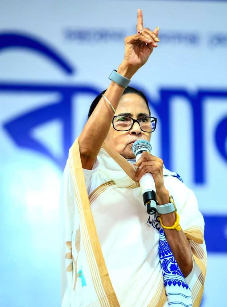 भवानीपुर चुनाव नतीजे को चुनौती देने के लिए कलकत्ता हाईकोर्ट पहुंचीं ममता बनर्जी।