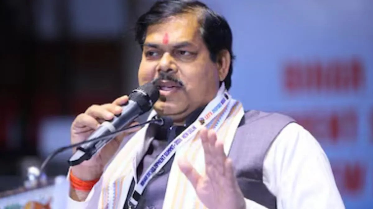 खान सर विवाद पर सरकार सख्त, कोचिंग संस्थानों को मिली बड़ी चेतावनी | फोटो: दैनिक जागरण खान सर विवाद पर सरकार सख्त, कोचिंग संस्थानों को मिली बड़ी चेतावनी | फोटो: दैनिक जागरण