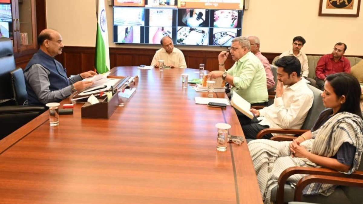 स्पीकर से मिले अभिषेक बनर्जी | Photo: ITG स्पीकर से मिले अभिषेक बनर्जी | Photo: ITG