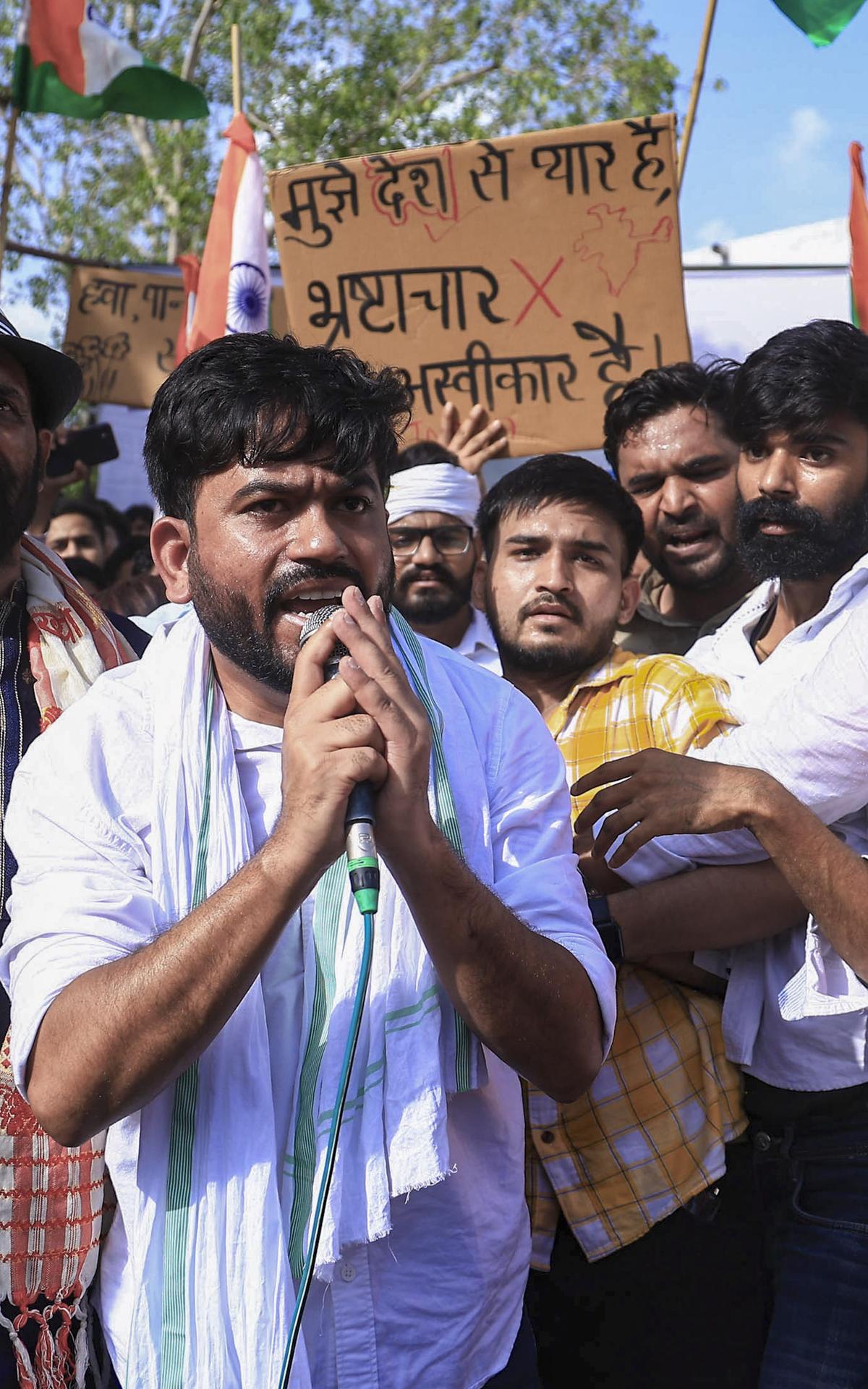 दिल्ली में NEET-UG 2026 विवाद को लेकर प्रदर्शन का आह्वान करते CJP संस्थापक अभिजीत दीपके | Source: Social media