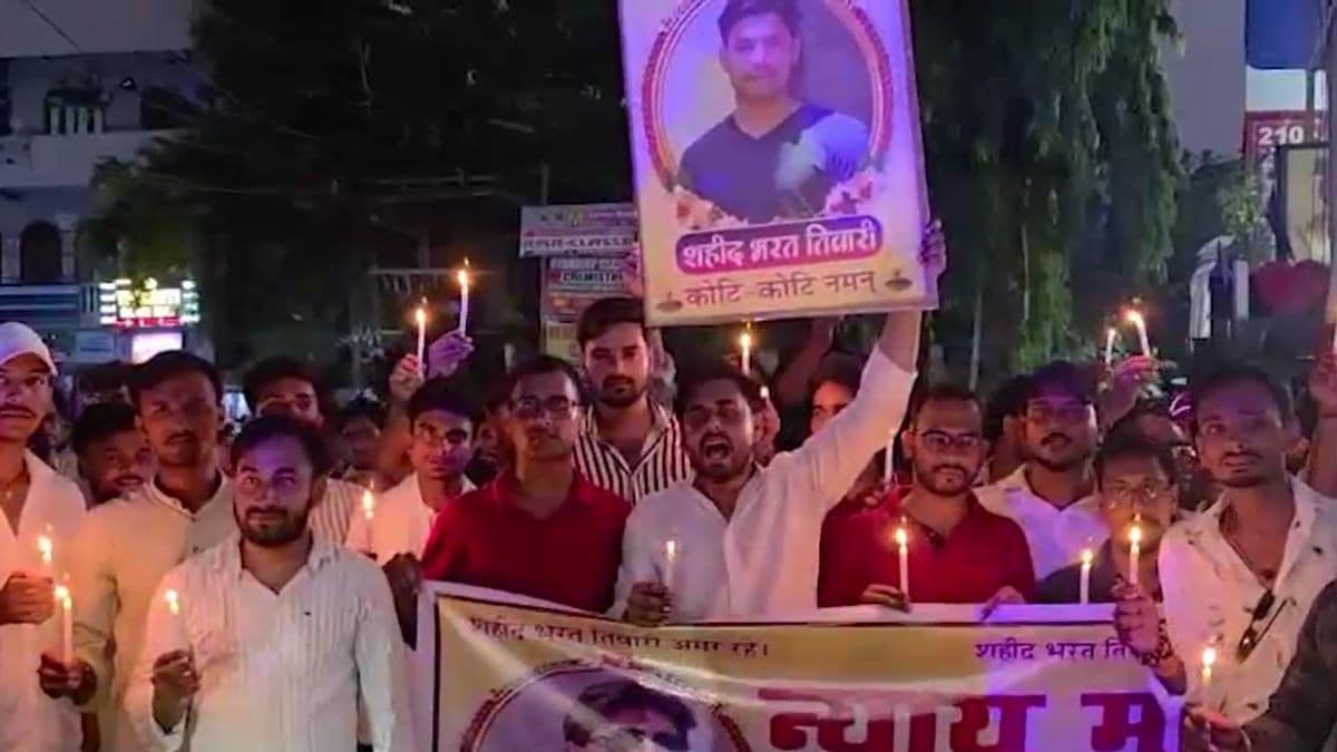 औराई में भरत भूषण तिवारी एनकाउंटर मामले के विरोध में ग्रामीणों द्वारा निकाला गया कैंडल मार्च। | Source: Social media औराई में भरत भूषण तिवारी एनकाउंटर मामले के विरोध में ग्रामीणों द्वारा निकाला गया कैंडल मार्च। | Source: Social media