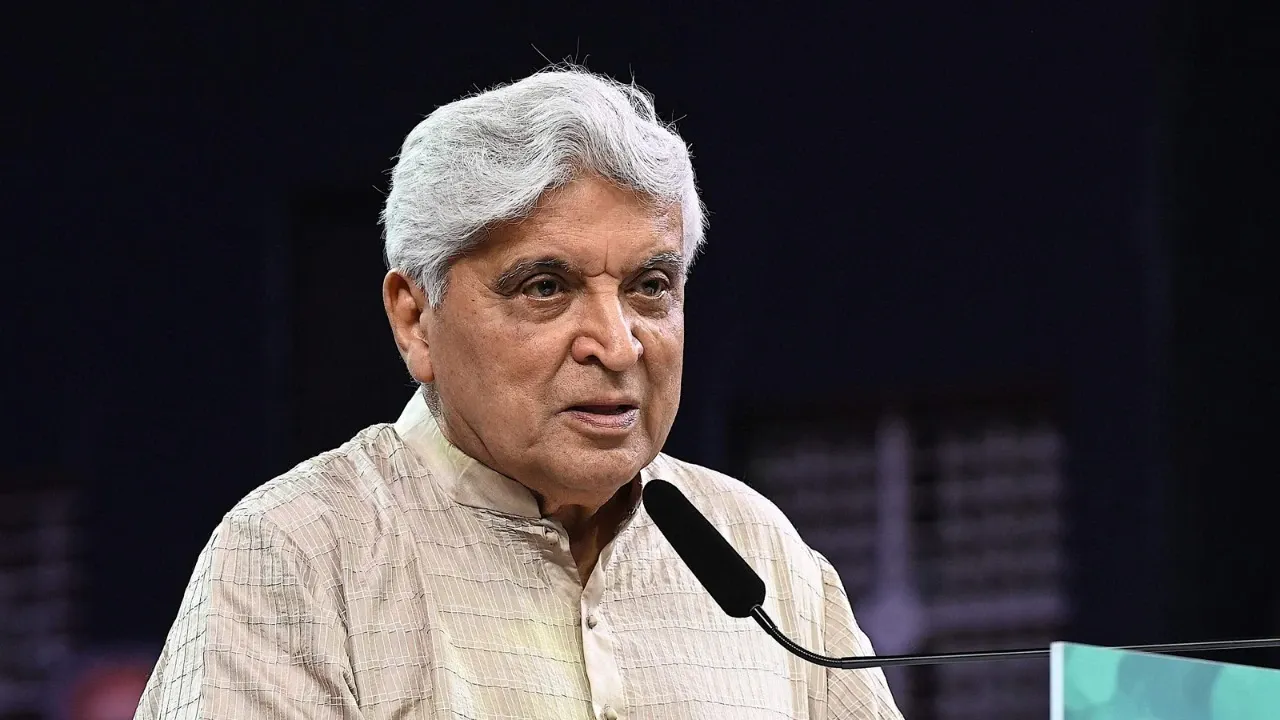 जावेद अख्तर ने मंत्रालय के बयान को बेतुका बताया है.
