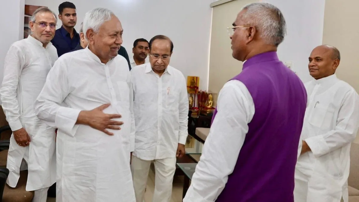 नीतीश-आरसीपी मुलाकात से बढ़ी सियासी हलचल | फोटो: ITG नीतीश-आरसीपी मुलाकात से बढ़ी सियासी हलचल | फोटो: ITG