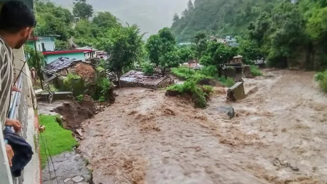 उत्तराखंड के चमोली में बादल फटने से अचानक आई आपदा | फोटो: ABP उत्तराखंड के चमोली में बादल फटने से अचानक आई आपदा | फोटो: ABP