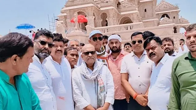 राम मंदिर चढ़ावा विवाद के बीच अयोध्या पहुंचे कांग्रेस नेताओं का प्रतिनिधिमंडल राम मंदिर चढ़ावा विवाद के बीच अयोध्या पहुंचे कांग्रेस नेताओं का प्रतिनिधिमंडल