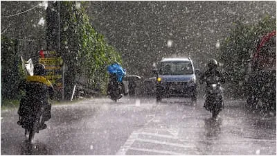 बिहार में मानसून के दौरान तेज बारिश, बादल और आंधी का दृश्य। | Source: Social media बिहार में मानसून के दौरान तेज बारिश, बादल और आंधी का दृश्य। | Source: Social media