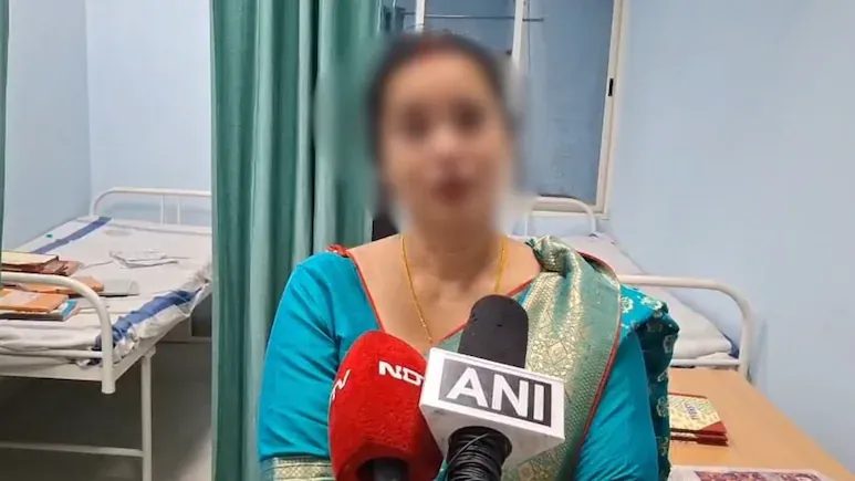 प्रेमी की पिटाई के बाद महिला बुरी तरह जख्मी हों गई।