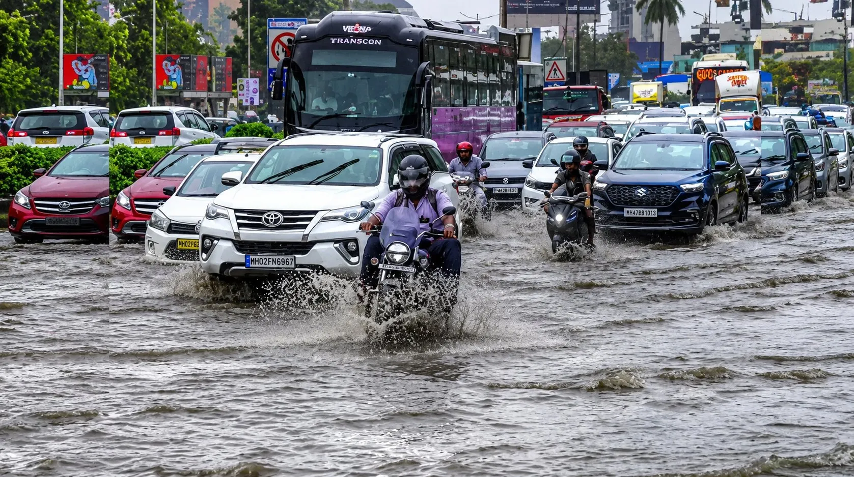 मुंबई में भारी बारिश के कारण जलभराव, बंद अंधेरी सबवे, पानी में फंसे वाहन | Source: Social media मुंबई में भारी बारिश के कारण जलभराव, बंद अंधेरी सबवे, पानी में फंसे वाहन | Source: Social media