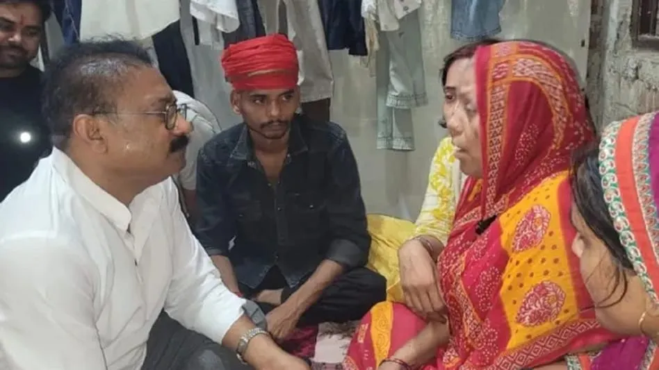 भरत तिवारी एनकाउंटर मामले पर मीडिया से बात करते बिहार सरकार के मंत्री अशोक चौधरी। | Source: Social media