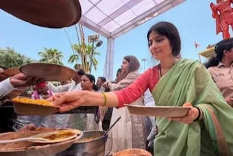 बड़े मंगल पर परिवार के साथ किया भंडारा बड़े मंगल पर परिवार के साथ किया भंडारा