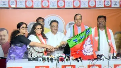 West Bengal Political News: ममता बनर्जी को एक और बड़ा झटका, तीन पूर्व TMC सांसद बीजेपी में हुए शामिल | Source: NDtv.com West Bengal Political News: ममता बनर्जी को एक और बड़ा झटका, तीन पूर्व TMC सांसद बीजेपी में हुए शामिल | Source: NDtv.com