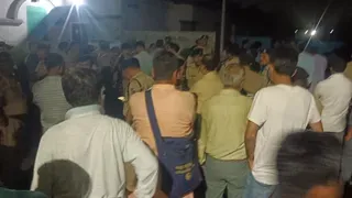 Agra Cantt RPF Controversy: आगरा कैंट रेलवे स्टेशन विवाद पर गरमाई सियासत, पीड़ित परिवार से मिलने पहुंचे BJP सांसद राजकुमार चाहर | Source: Dainik jagaran.com Agra Cantt RPF Controversy: आगरा कैंट रेलवे स्टेशन विवाद पर गरमाई सियासत, पीड़ित परिवार से मिलने पहुंचे BJP सांसद राजकुमार चाहर | Source: Dainik jagaran.com