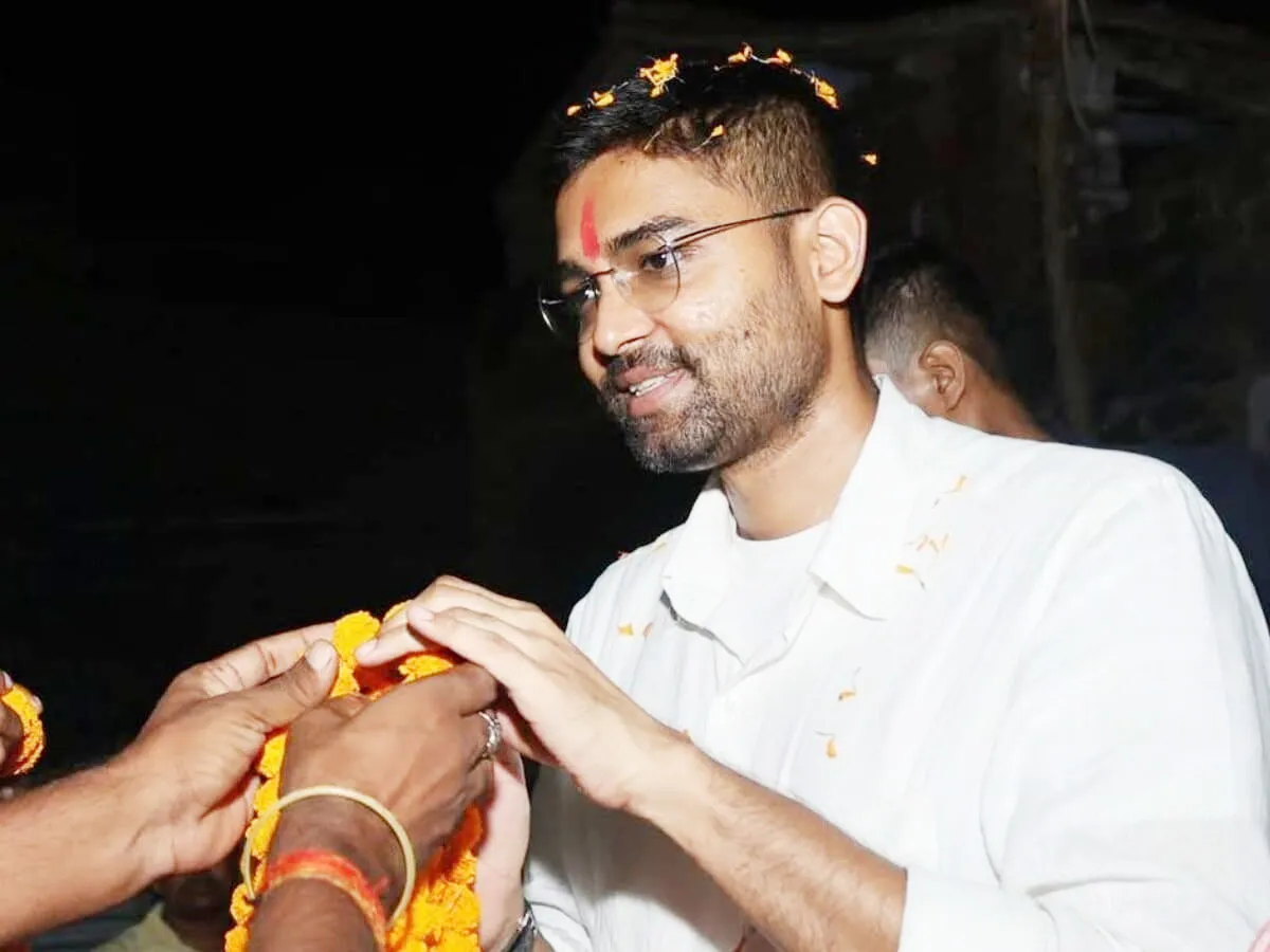 सुप्रीम कोर्ट में मंत्री पद मामले की सुनवाई के बीच बिहार के पंचायती राज मंत्री दीपक प्रकाश कुशवाहा। | Source: Social Media