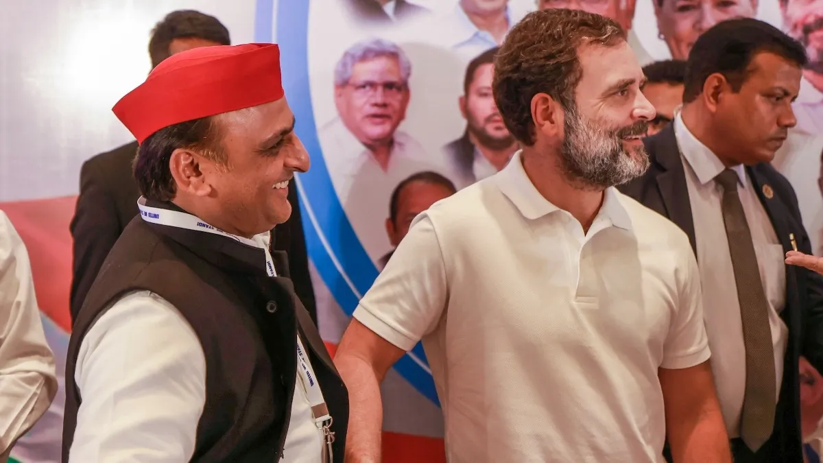 राहुल गांधी संग अखिलेश यादव। | Source: Chrome राहुल गांधी संग अखिलेश यादव। | Source: Chrome