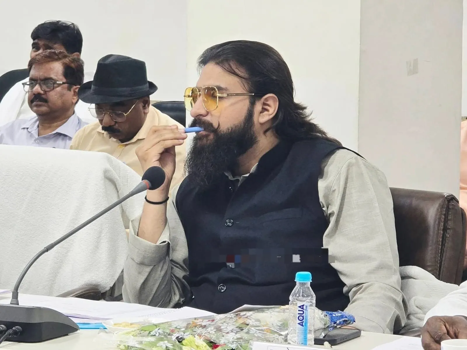 Mau News: जेल से रिहाई के बाद पहली बार 'दिशा' बैठक में पहुंचे विधायक अब्बास अंसारी, अधिकारियों के सामने उठाए क्षेत्र के अहम मुद्दे | Source: NDtv.com