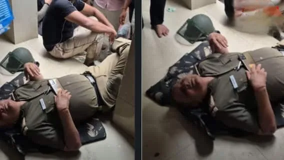 CJP Protest Viral Video: लाठीचार्ज के बीच दिखी इंसानियत, थके पुलिसकर्मी को दफ्ती से हवा करते नजर आए प्रदर्शनकारी | Source: Abp news.com