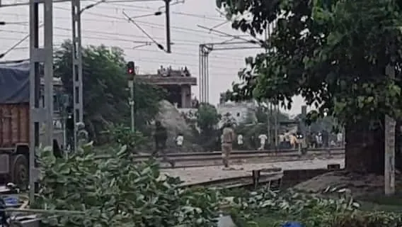 Jehanabad News: जहानाबाद में छात्र आंदोलन के दौरान हुई पत्थरबाजी, पुलिस ने प्रदर्शनकारियों पर की फायरिंग! | Source: Abp news.com